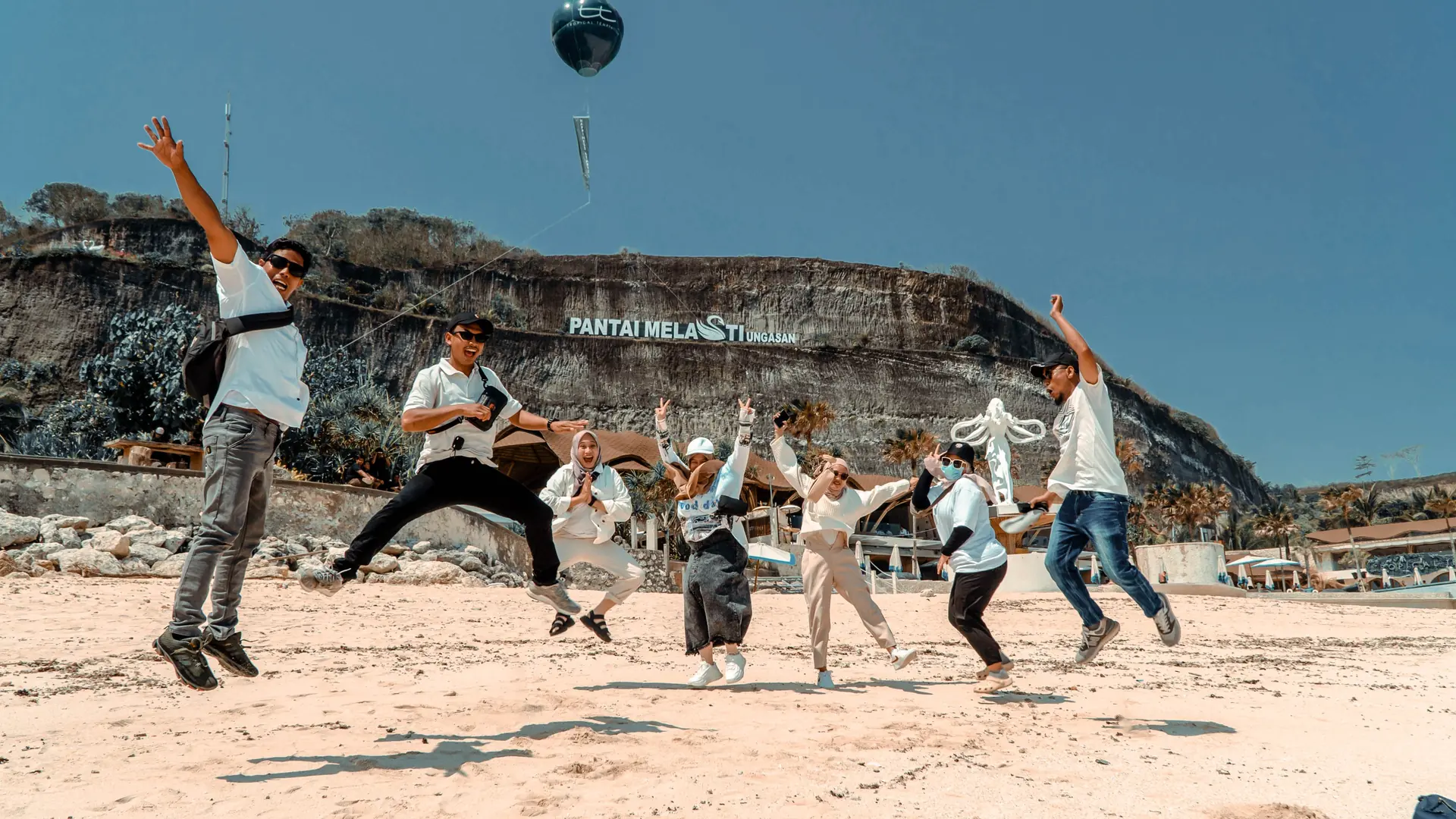 Pantai Melasti (1)
